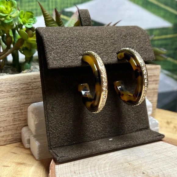VTG| Faux Tortoise & Rhinestone Earrings ✨🤎 - Picture 4 of 9
